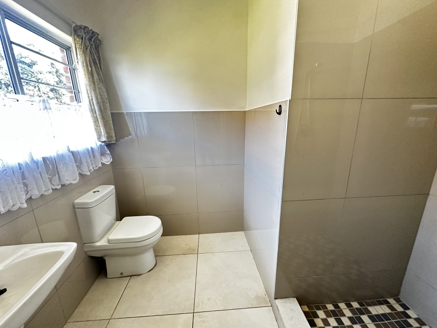 To Let 4 Bedroom Property for Rent in Winterstrand Eastern Cape